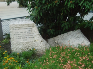 Emlékkő halála helyén 1
