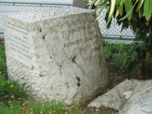 Emlékkő halála helyén 2