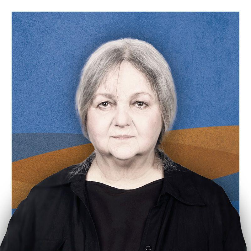 Kötetlenül POGÁNY JUDITTAL A beszélgetőtárs Csáki Judit, elismert kritikus és újságíró, aki évtizedek óta figyeli és ismeri a hazai színjátszás legfontosabb szereplőit. A sorozatban nemcsak művészi útjaikról, sikereikről és döntéseikről esik szó, hanem azokról az emberi pillanatokról is, amelyek a színpadon kívül formálják őket. Következő vendégünk: Pogány Judit, a Nemzet Színésze címmel kitüntetett, Kossuth- és Jászai Mari-díjas magyar színművésznő, érdemes művész, a Halhatatlanok Társulatának örökös tagja. A Kötetlenül célja, hogy közelebb hozza a nézőkhöz azokat a művészeket, akiket gyakran csak szerepeikben ismerünk – most azonban őszintén, személyesen, kötetlenül szólalnak meg. Egy este, ahol humor, bölcsesség és életút találkozik – kötetlenül, szívből, emberien.