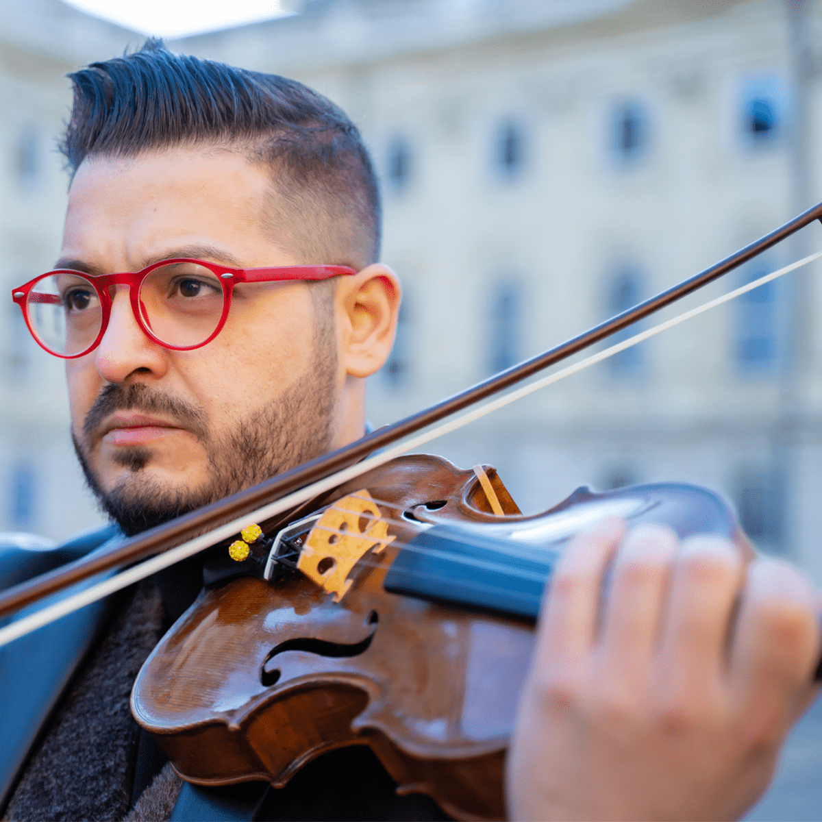 „SÁRKÖZY+ – KLASSZIK 2.0” HA KULTKASZINÓ A produkció két világszínvonalú fiatal, magyar művész, Sárközy Lajos hegedűművész és Balázs Elemér zongoraművész közös koncertje, mely a klasszikus zene legismertebb dallamait hozza el friss, mai hangzásvilággal, saját feldolgozásokban. Egy igazi innovatív koncertprogram, amely a klasszikus zene világát friss, modern köntösben mutatja be.  A Petőfi Kulturális Program Magyarország Kormánya támogatásával a Nemzeti Művelődési Intézet koordinációjával valósul meg. Az előadás hossza: 90 perc, szünet nélkül