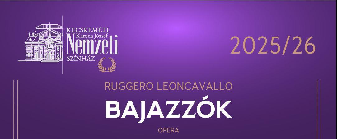 RUGGERO LEONCAVALLO: BAJAZZÓK opera fordította: Radó Antal Az előadás hossza: 80 perc szünet nélkül Egy vándorszínész-társulat érkezik egy dél-olasz faluba, hogy előadást tartson. A társulatvezetője, Canio, gyanakodni kezd, hogy felesége, Nedda megcsalja. Nedda valóban szerelmi viszonyt folytat a fiatal falubeli Silvióval, akivel el akar szökni. A társulat egyik tagja, Tonio, maga is szerelmes Neddába, de amikor a nő visszautasítja, bosszúból elárulja Caniónak a titkos kapcsolatot. Canio összeomlik, de este mégis kiáll színpadra, és megpróbálja eljátszani bohócszerepét. Az előadás során azonban féltékenysége eluralkodik rajta, és a játék valósággá válik. A színpadi jelenet közben Canio kérdőre vonja Neddát, aki nem hajlandó elárulni szerelme nevét. Canio végül meggyilkolja Neddát és a segítségére siető Silviót is. A tragédia a híres mondattal zárul: „A komédia véget ért.” Cselekmény: Augusztus 15-én egy dél-olasz kisvárosba a Figure del Furgone Teatro társulata érkezik. Ferragosto alkalmából mindenki az utcára sereglik, hiszen ez Nagyboldogasszony napja, a katolikus egyház egyik legnagyobb ünnepe, mely Mária mennybevételéről emlékezik meg. Először Albero di Pere polgármester köszönti a nézőket, majd az ünnep szelleme, Ferragosta szól hozzánk, hogy megismerhessük a jeles naphoz kapcsolódó hagyományokat és babonákat. Amikor a  társulat először találkozik a gyülekező néppel, a Canio és Tonio közötti feszültség azonnal kirajzolódik, és Canio féltékenységére is rögtön fény derül; egyértelművé teszi, hogy felesége, Nedda, érinthetetlen. A férfiak a kocsmába mennek, Nedda egyedül marad, hogy elmerengjen életén, sorsán és vágyain. Tonio, a társulat szerencsétlen színésze ekkor meglepi és szerelmet vall neki, de egyértelmű elutasításba ütközik, ezért azonnal bosszút fogad a nő ellen.  Megérkezik Silvio, a férfi, akit Nedda szívből szeret. Szenvedélyes találkozásuk alkalmával megtervezik szökésüket, de Tonio meglesi őket, és Canióért rohan. A férj dühösen ront a helyszínre, de a társulat tagjainak segítségével Silvio időben elmenekül. Canio követeli, hogy Nedda nevezze meg szeretőjét, ám a nő makacsul hallgat. A többiek szétválasztják őket, Canio pedig magára marad. Kétségbeesetten ölti magára jelmezét, s közben mérhetetlen fájdalmát igyekszik festék mögé rejteni.  Mindenki lázasan készülődik, a nézők már türelmetlenül várják, hogy végre kezdetét vegye a produkció. A commedia dell’arte stílusú előadás cselekménye szerint Bajazzó felesége, Colombina és Arlekin titkon egymáséi, de Tádé is vágyik a nőre. A közönség nevetve figyeli, ahogy a társulat komédiázik a megcsalt férjről, ám a játék lassan átalakul valósággá. A Bajazzó szerepét alakító Canio a szerep és a saját érzései közötti harcban elveszti önuralmát, és követelni kezdi, hogy Nedda vallja be, ki a szeretője. A nézők eleinte azt hiszik, ez is a szerep része, ám a hangulat végleg megváltozik, amikor Canio valódi dühe megfékezhetetlenné válik. Innen már csak pár hang, és a komédiának vége. SZEREPOSZTÁS: Canio: Turpinszky Gippert Béla/Cselóczki Tamás Nedda: Híves Boglárka/Kovács Éva Tonio: Bognár Szabolcs/Kristóf István Beppe: Tötös Roland/Serbán Attila Silvio: Major Attila/Mátyási Áron Ferragosta: Laczák Boglárka Polgármester: Körtvélyessy Zsolt Le Figure del Furgone - Jekkel Anna, Kertész Kata, Kogler Márk, Kovács Ákos, Madi Róbert, Muszonyi József, Rumi László, Szabó Dániel, Varga Attila Továbbá: Antal Melinda, Balázs Zsófia, Horváth-Gergely Enikő, Mike-Nagy Kitti, Monos M. Franciska, Perjési Anna, Schupp Gabriella, Tfirst Mariann, Bodnár Oreszt, Dabis Dániel, Kelemen Örs, Puskás Gyula, Rigó Márton, Turjányi Mátyás, Turjányi Miklós, Vadkerti-Tóth Martin, Zakar Béla Bence, Horváth-Szabó Áron, Kácsor Noel, Kószó Botond, Németh Natália, Tóth Jázmin, Zubek Benedek Közreműködik a Kecskeméti Katona József Nemzeti Színház zenekara. RENDEZŐ - SZEGVÁRI JÚLIA Díszlettervező: Molnár Anna Jelmeztervező: Pirityi Emese Dramaturg: Tóth Kata Átdolgozó: Tóth Kata, Szegvári Júlia Zenei vezető: Károly Kati Karmester: Drucker Péter, Iván Sára Hangszerelte: Iván Sára Játékmester: Raj Martin Zenei munkatárs: Lestákné Valasek Szilvia, Madarász Éva Andrea, Faragó Zsófia Ügyelő: Domján Sándor Rendezőasszisztens: Sirkó Anna