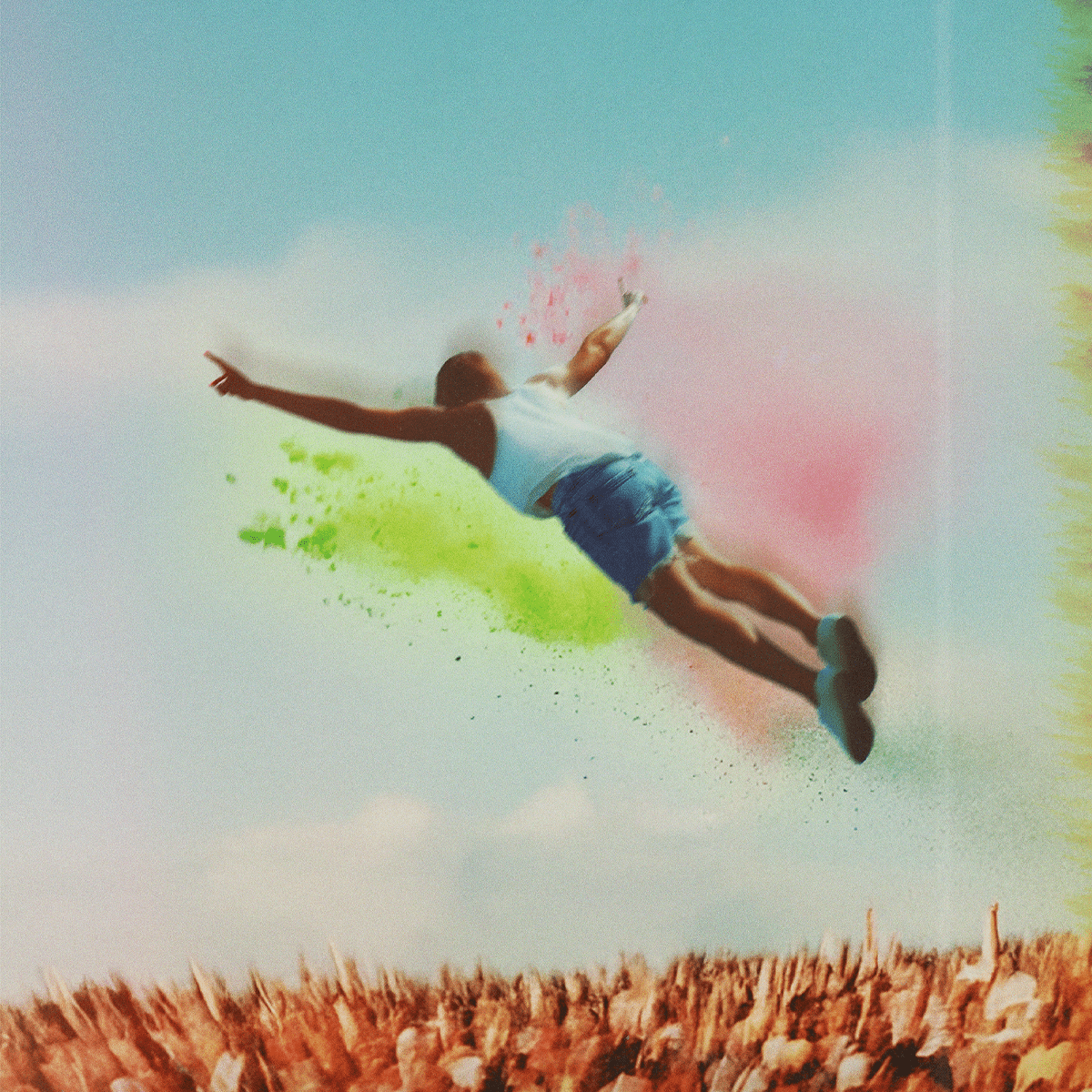 FESZTIVÁLORSZÁG - KÖZÖNSÉGTALÁLKOZÓ HA OTTHON MOZI színes, magyar zenés dokumentumfilm, 94 perc R.: Csizmadia Attila, Topolánszky Tamás Yvan Vendég: Csizmadia Attila író-rendező, kreatív producer Moderátor: Kriskó János Utazz velünk Te is egy világba, amelyet mindenki ismer – de még senki nem látott így! Sziget, VOLT, Balaton Sound, Művészetek Völgye, Fishing on Orfű, Paloznaki Jazzpiknik – ikonikus fesztiválok, amelyek évtizedek óta határozzák meg a nyári élményeinket. Honnan indultak és hova tartanak? Mi hajtja őket: a szenvedély vagy az üzlet? Mit jelentenek az egymást követő generációk számára? Merülj el velünk a magyar fesztiváluniverzumban, és tudd meg Gerendai Karcsitól, Lobenwein Noresztől, Fülöp Zolitól, Márta Pistától és Müller Péter Sziámitól, mitől lüktet a nyár! Bulizz a legnagyobb slágerekre Дevával, Beton.Hofival, Sisivel, a Margaret Islanddal, a Blahalouisianával és Pogány Indulóval! Gyere velünk a backstage-be, és ismerd meg Lovasi Bandi, a Halott Pénz, a Bagossy Brothers Company, a Quimby vagy Soma Mamagésa legizgalmasabb fesztiválkalandjait! Zene, sztorik, nosztalgia és sok-sok humor – Csizmadia Attila Topolánszky Tamás Yvan társrendezővel közösen, a JUNO11 Pictures gyártásában készített dokumentumfilmje bemutatja a szinte hungarikumnak számító magyar fesztiválok mögött húzódó emberi történeteket, és elénk tárja, hogyan épülhetett általuk a porból szabadság.