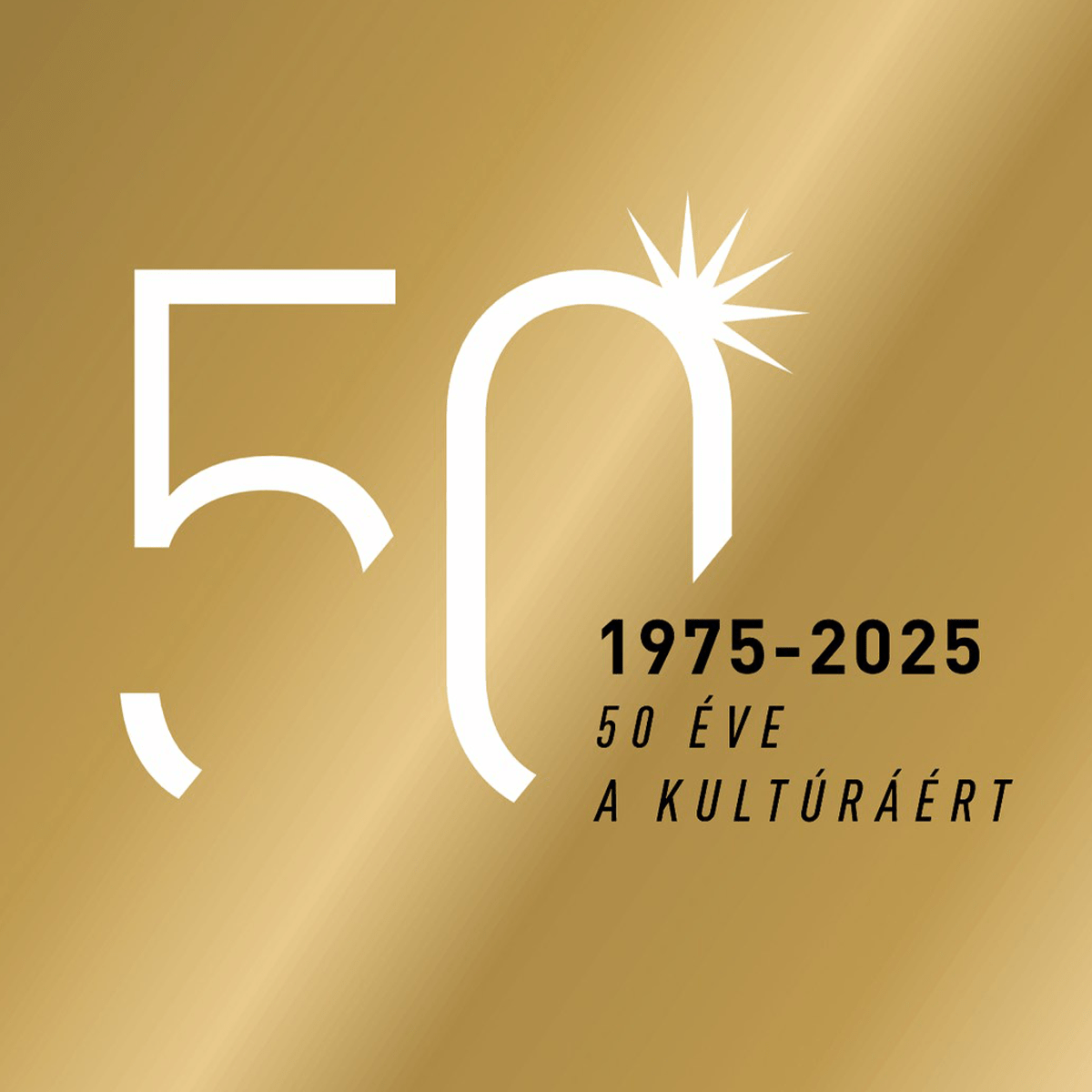 EGYÜTT-ÚJRA HA50 Gála A Kecskeméti Hírös Agóra az elmúlt 50 évben olyan közösségi térré vált, amely összeköti a város generációit, és Kecskemét kulturális identitásának egyik legfontosabb tartópillére. A jubileumi év zárásaként ünnepi hangulatban mondunk köszönetet mindazoknak – korábbi és jelenlegi munkatársaknak, fenntartónak, kulturális szakmai szervezetek képviselőinek, művészeknek, partnereknek, alkotóközösségeknek, szervezőknek és háttérben dolgozóknak –, akik az elmúlt fél évszázadban hozzájárultak ahhoz, hogy a Hírös Agóra ma Magyarország egyik legnívósabb és legsokszínűbb kulturális központja, a város egyik legfontosabb találkozási pontja legyen, egy olyan hely, ahol jó együtt lenni. A Hírös Agóra fél évszázada működik olyan nyitott térként, ahol a közművelődés, a művészet, a közösség, az oktatás és az értékteremtés természetes egységet alkot. A Hírös Agóra épülete az elmúlt évtizedekben megannyi találkozásnak, közösségi élménynek és művészeti programnak adott otthont. Az intézmény története végigkíséri a város kulturális fejlődését a hagyományok ápolásától a kortárs művészeti és közművelődési kezdeményezésekig. Küldetésünk, hogy a közösségépítést, az értékőrzést és az innovatív értékteremtést a közművelődés eszköztárával szolgáljuk. Intézményünk a kor társadalmi és kulturális kihívásaira reflektálva működik, és korszerű, magas színvonalú kereteket biztosít a művészetek, a közösségi művelődés és a helyi értékek bemutatkozásához. Programkínálatunkat folyamatosan olyan tartalmakkal gazdagítjuk, amelyek a fiatal generációk mellett azokat is megszólítják, akik eddig kevésbé kapcsolódtak a Hírös Agóra közösségi és kulturális életéhez. Az 50. évfordulóra egy egész éves programsorozat készült, amely méltó módon mutatta be az intézmény történetét, közösségi szerepét és művészeti jelentőségét.   Záróesemény – EGYÜTT-ÚJRA HA50 Gála A jubileumi gála a múlt tisztelete és a jövőbe vetett bizalom jegyében született. Időpont: 2025. december 14. (vasárnap), 18:00 óra Helyszín: Hírös Agóra Kulturális Központ, Színházterem   Köszöntőt mond: Závogyán Magdolna a Kulturális és Innovációs Minisztérium kultúráért felelős államtitkára Szemereyné Dr. Pataki Klaudia Kecskemét Megyei Jogú Város polgármestere Barta Dóra érdemes művész, a Kecskeméti Hírös Agóra ügyvezetője   A HA50 gála műsorában fellépnek a Hírös Agóra művészeti együttesei mellett országosan ismert és elismert kecskeméti kötődésű művészek, együttesek is:  •    Kecskeméti Szimfonikus Zenekar (HA) •    Kecskeméti Énekes Kör (HA) •    Kecskemét Táncegyüttes (HA) •    Kecskemét City Balett – a Kecskeméti Katona József Nemzeti Színház táncegyüttese •    Csík János és barátai •    Bohém Ragtime Jazz Band •    Sirkó László – a Kecskeméti Katona József Nemzeti Színház színművésze